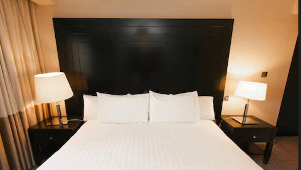 Shamrock Lodge Hotel Атлон Экстерьер фото