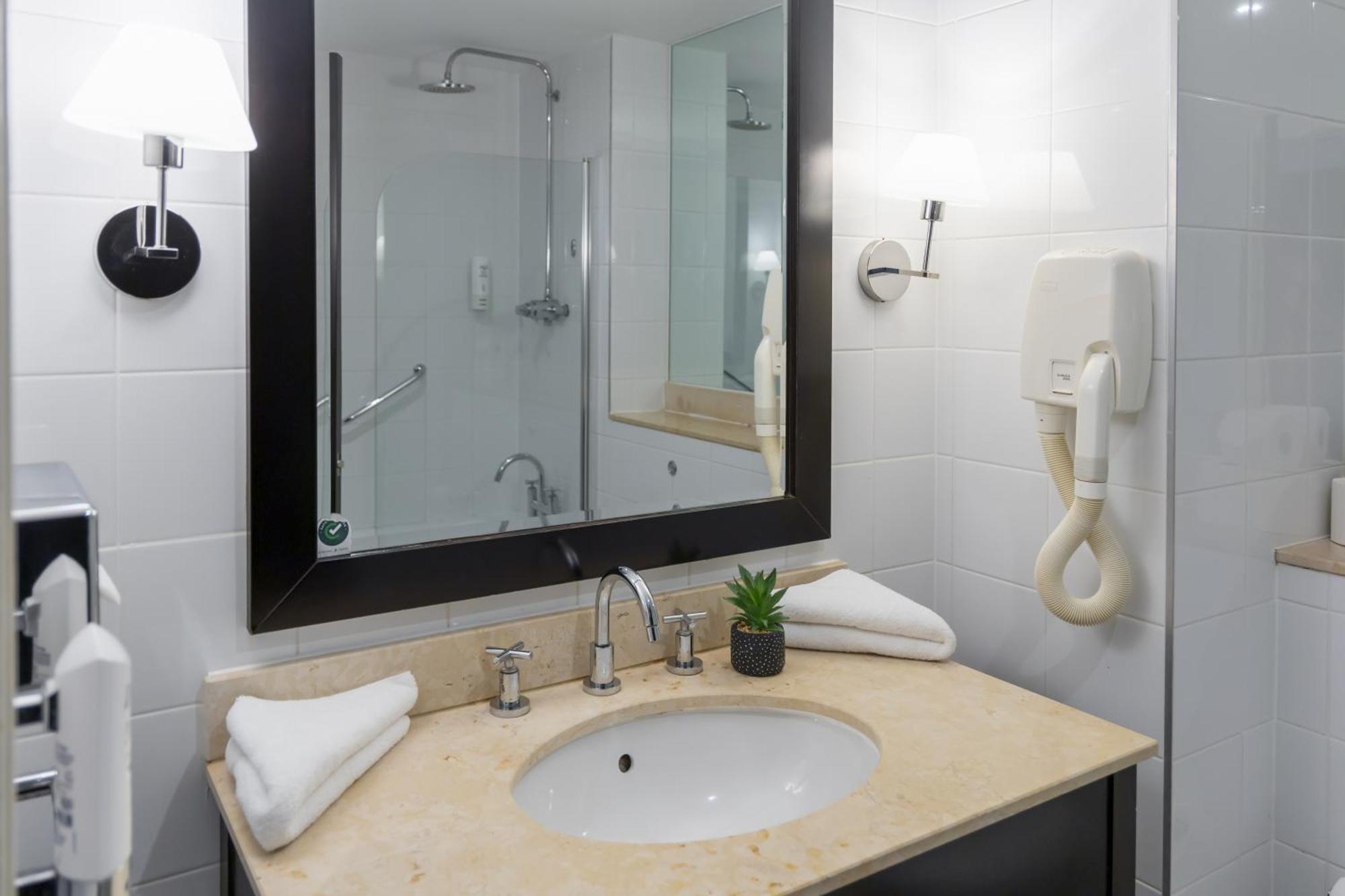 Shamrock Lodge Hotel Атлон Экстерьер фото