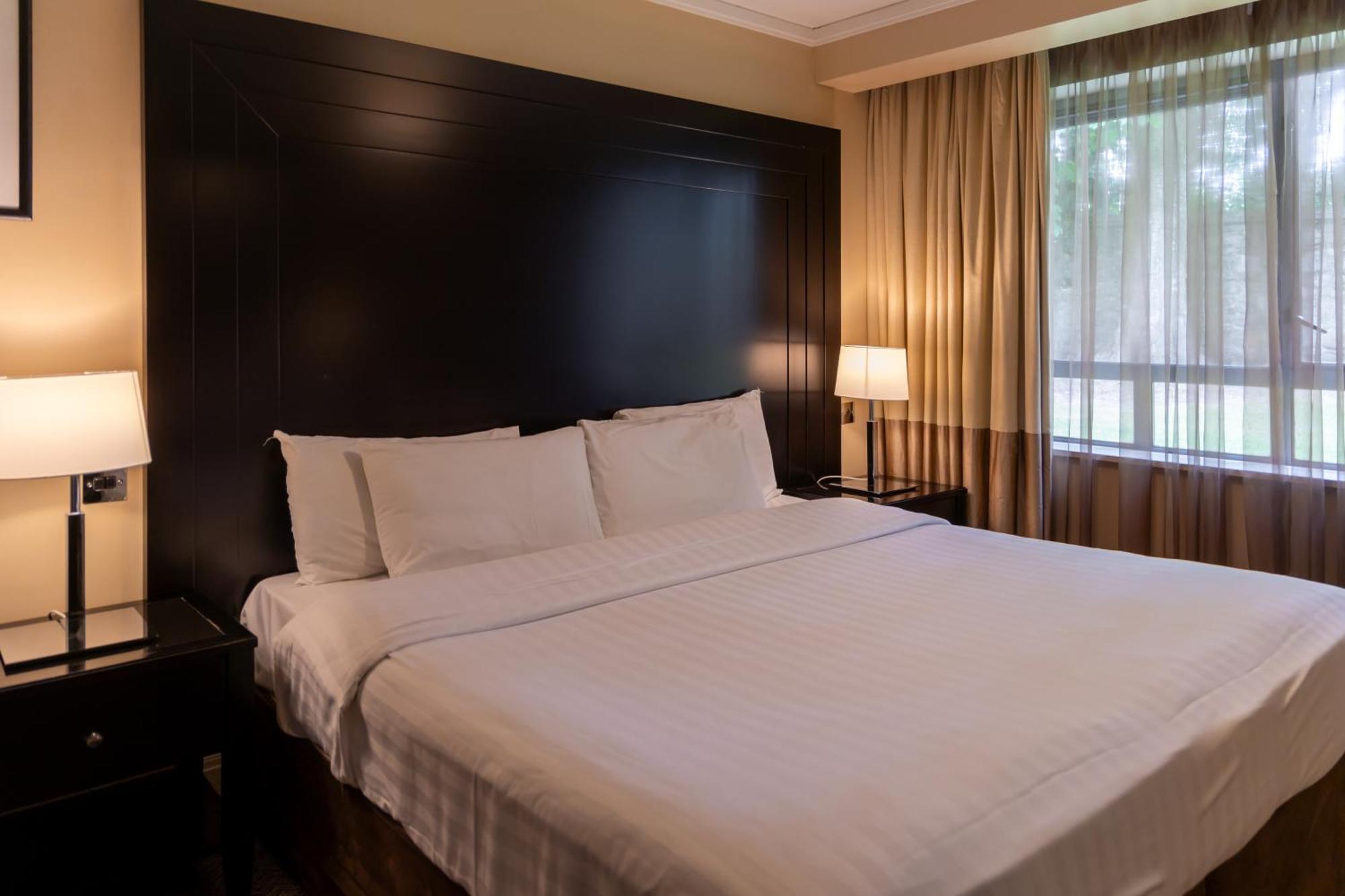 Shamrock Lodge Hotel Атлон Экстерьер фото
